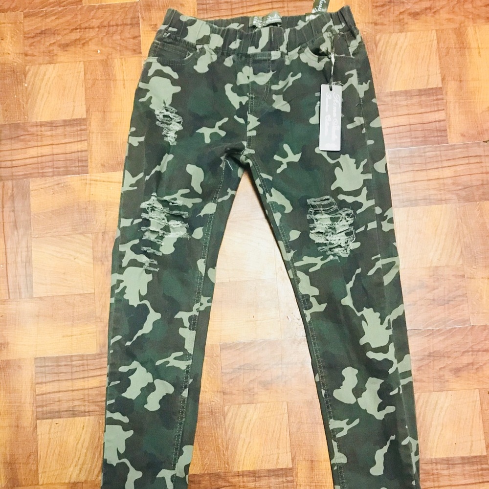Distressed Camo Pant Jogger Style.